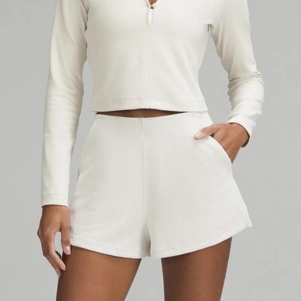 Lululemon Ribbed Softstreme High-Rise Short Bone White 2" Size 2